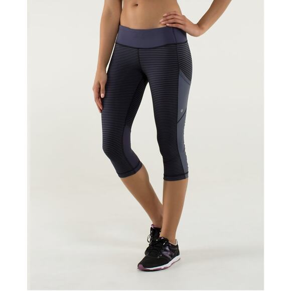 Lululemon Workout Crop Capri Legging Cadet Blue Stripe Size 4 - Picture 1 of 6